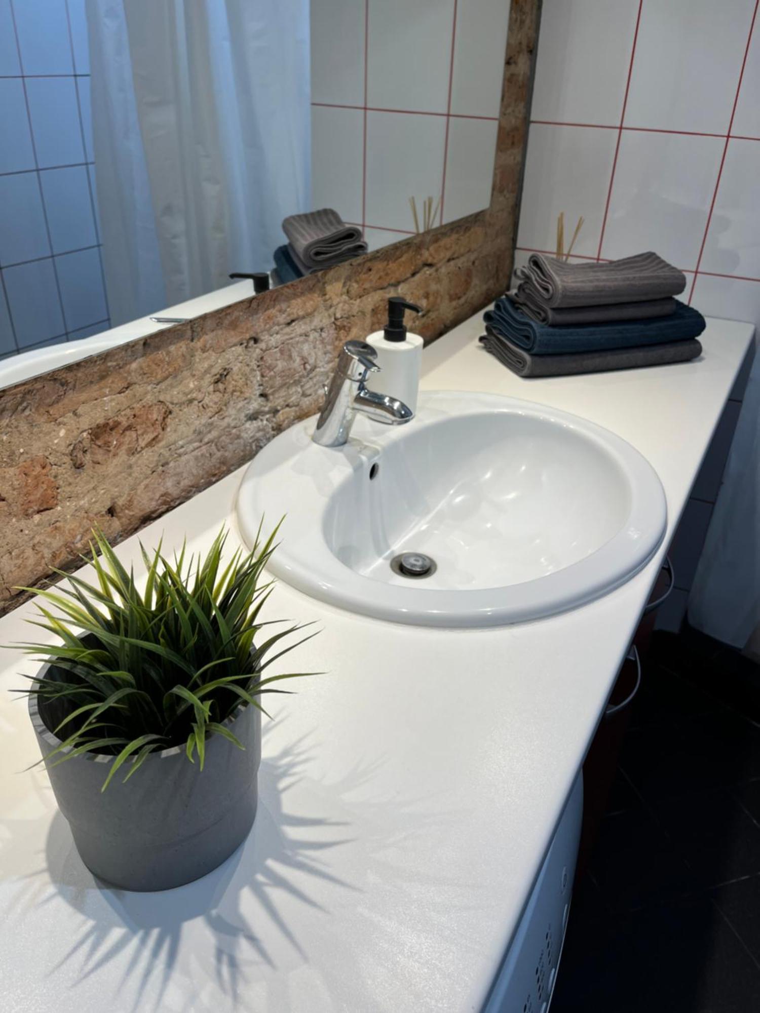 Old Studio Apartment Vilnius Eksteriør bilde